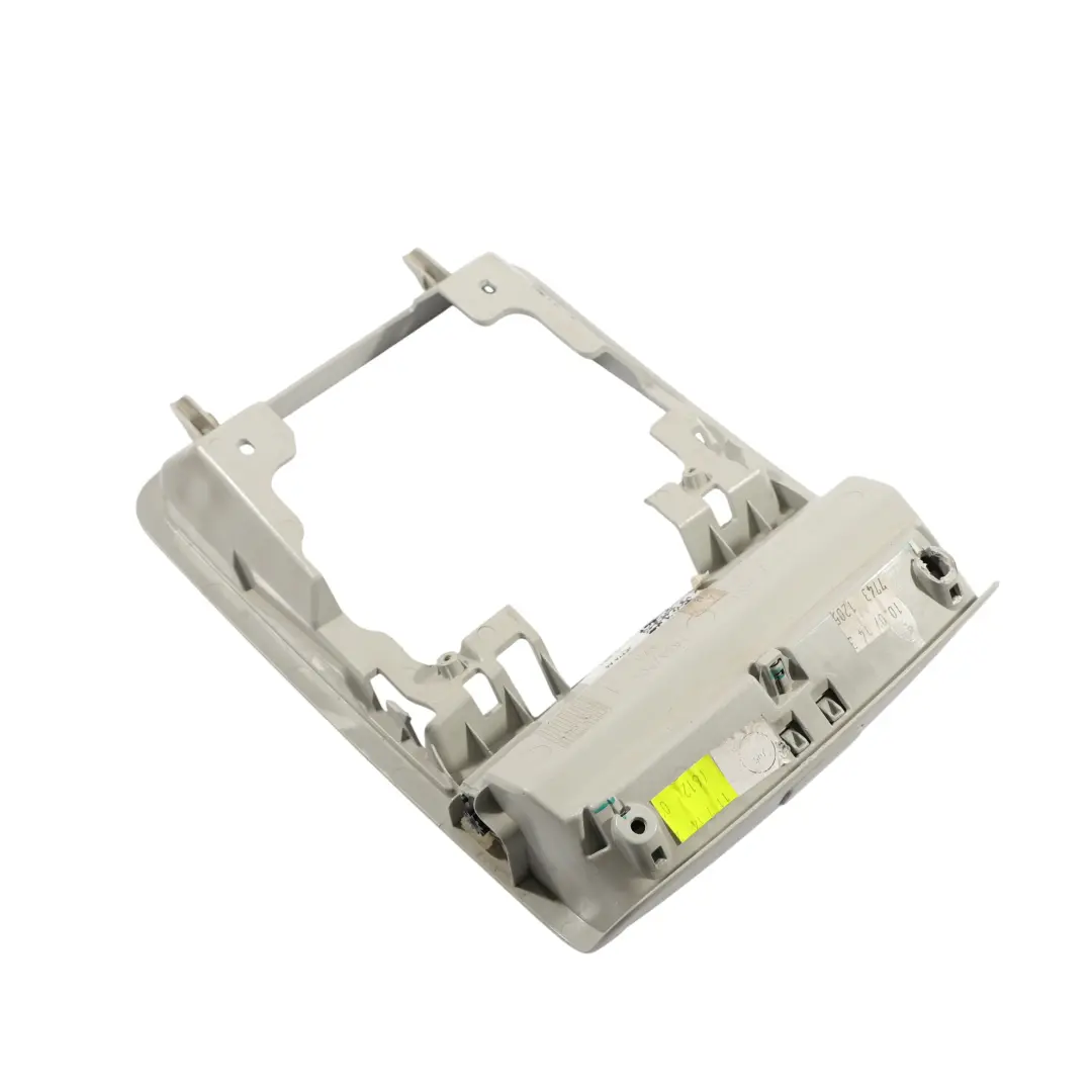 Konsola Obudowa Lampy Podsufitki do Volkswagen Jetta A6 Passat o numerze 561868837A Volkswagen Jetta A6 Passat Konsola Obudowa Lampy Podsufitki - SKU 561868837A - Numer Części 561868837A