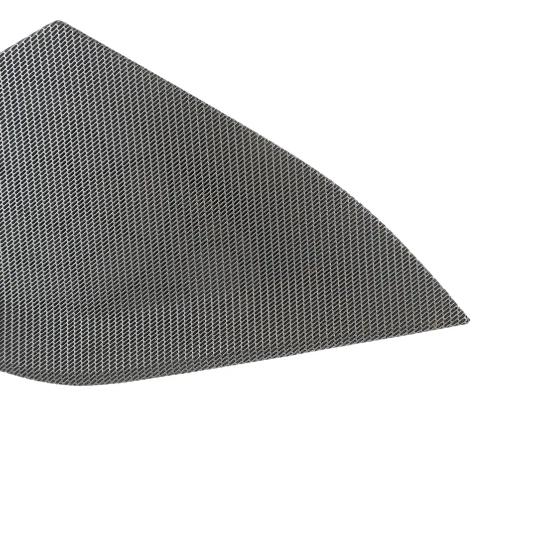 F74 Harman Kardon Osłona Głośnika Grill Drzwi Przednie Lewe do BMW F70 o numerze 5A49551 BMW F70 F74 Harman Kardon Osłona Głośnika Grill Drzwi Przednie Lewe - SKU 5A49551 - Numer Części 5A49551