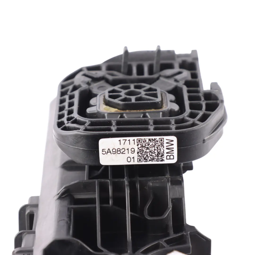 F74 F78 Radiator Mount Support Bracket Bottom Right O/S to BMW F70 with Part number 5A50184 BMW F70 F74 F78 Radiator Mount Support Bracket Bottom Right O/S - SKU 5A50184 - Part number 5A50184