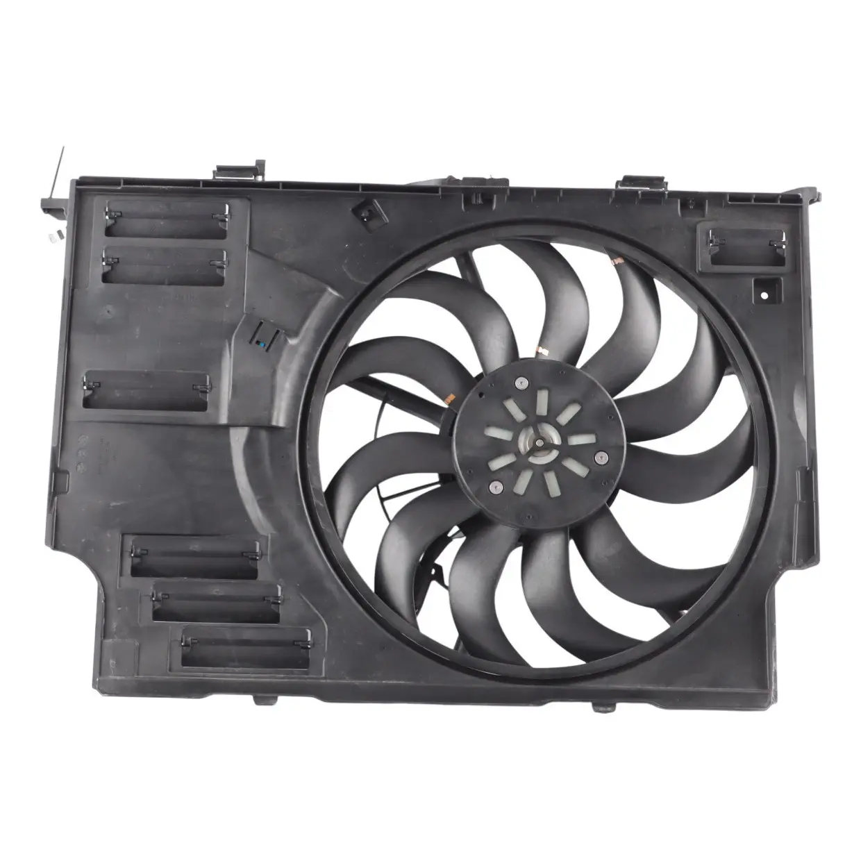 BMW F70 F74 F78 Gran Coupé Radiator Cooling Fan Housing With Fan 5A50198