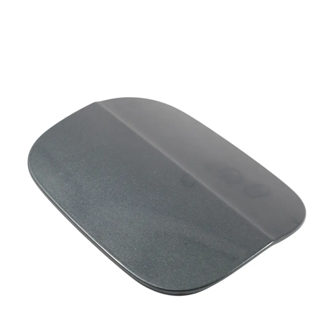 Skoda Octavia Mk3 5E Cache Trappe Carburant Finition Gris Métallisé - F7Y - SKU 5E0809909A-MEGR - Numéro de pièce 5E0809909A