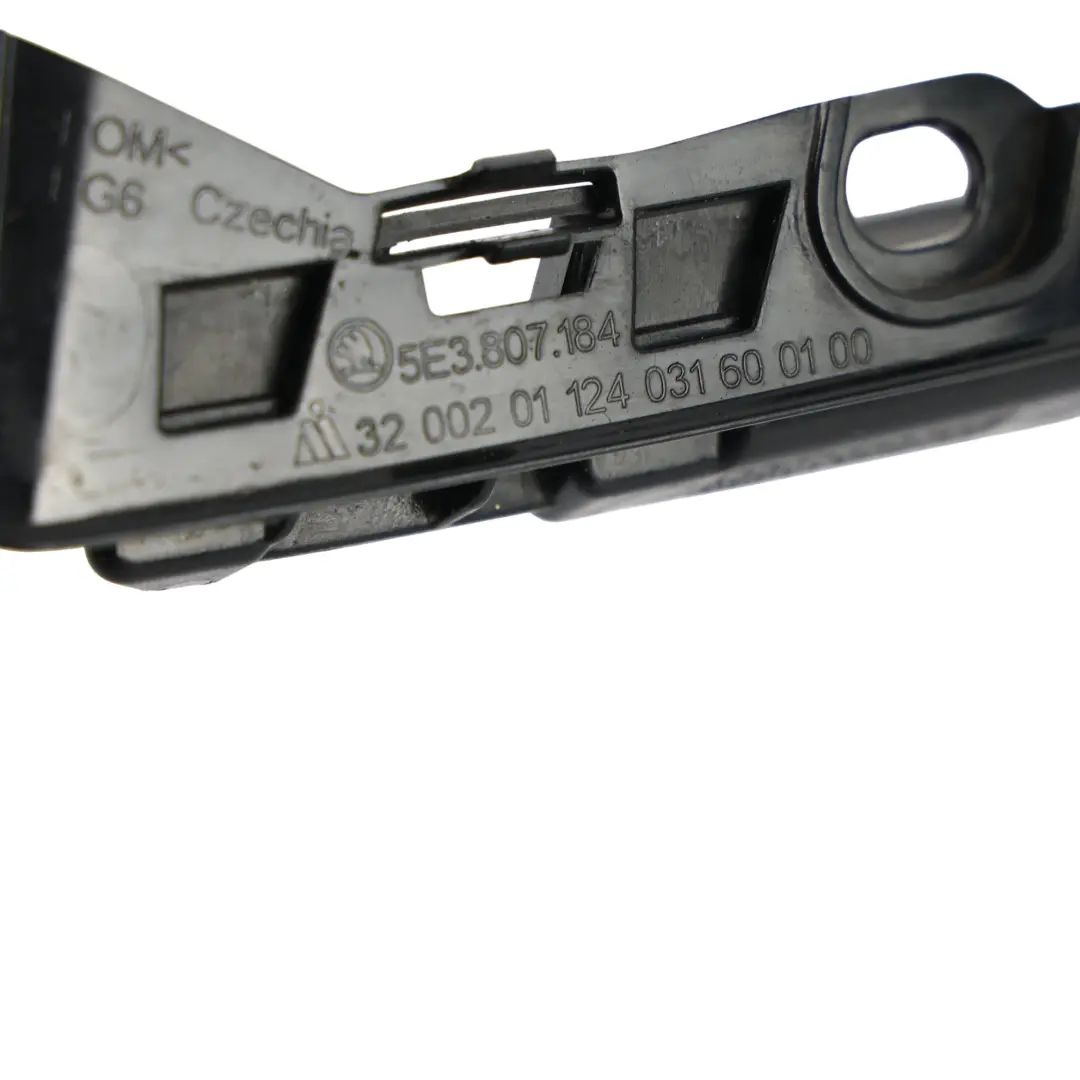 VRS Soporte Parachoques Delantero Guía Montaje Derecho para Skoda Octavia con número de pieza 5E3807184 Skoda Octavia VRS Soporte Parachoques Delantero Guía Montaje Derecho - SKU 5E3807184 - Número de pieza 5E3807184