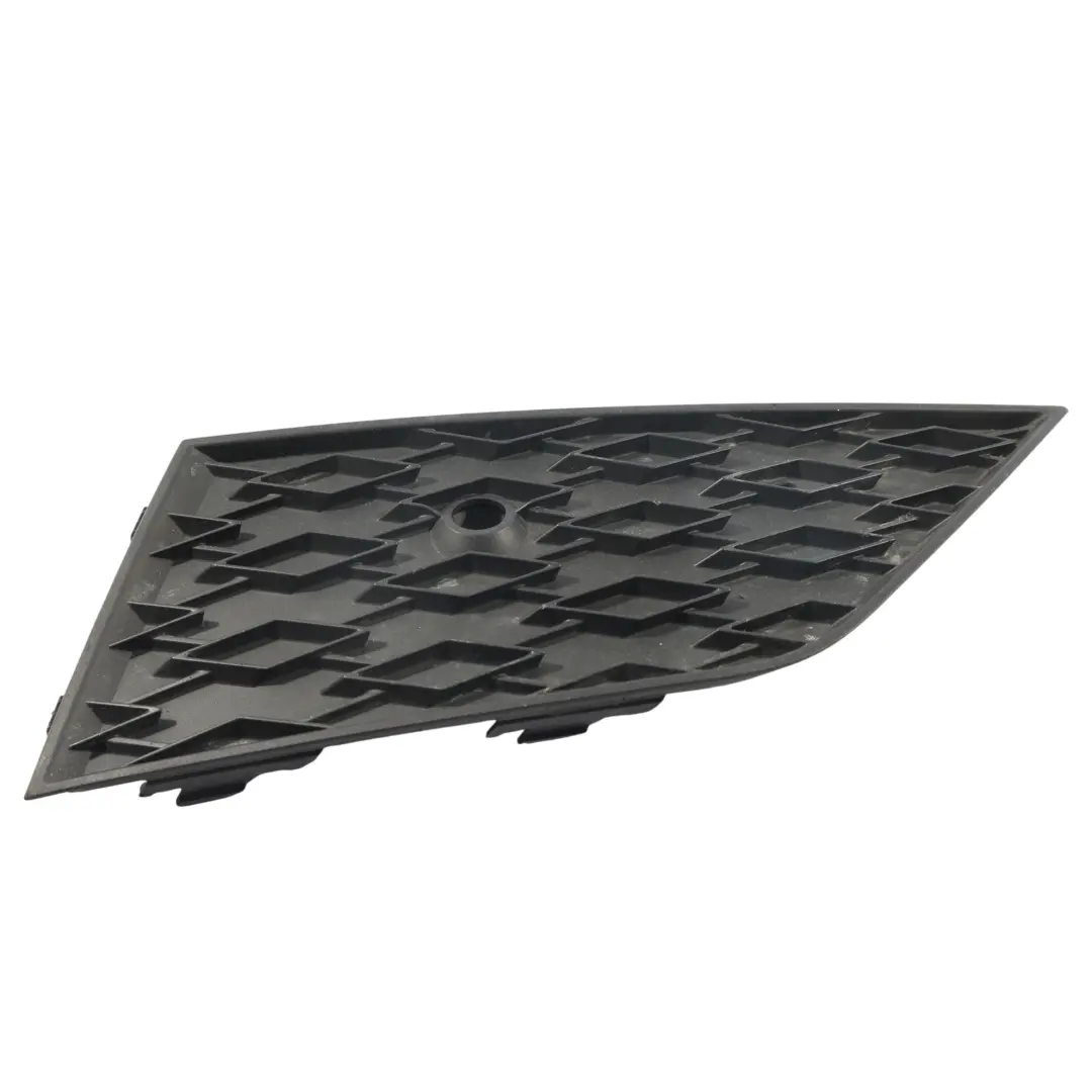 Mk4 Kratka Wstawki Zderzaka Przedniego Dolna Prawa do Skoda Octavia o numerze 5E3807682E Skoda Octavia Mk4 Kratka Wstawki Zderzaka Przedniego Dolna Prawa - SKU 5E3807682E - Numer Części 5E3807682E