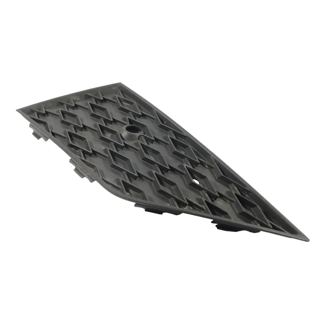 Mk4 Calandre Insert Pare-Chocs Avant Inférieur Droit pour Skoda Octavia à propos du numéro de pièce 5E3807682E Skoda Octavia Mk4 Calandre Insert Pare-Chocs Avant Inférieur Droit - SKU 5E3807682E - Numéro de pièce 5E3807682E