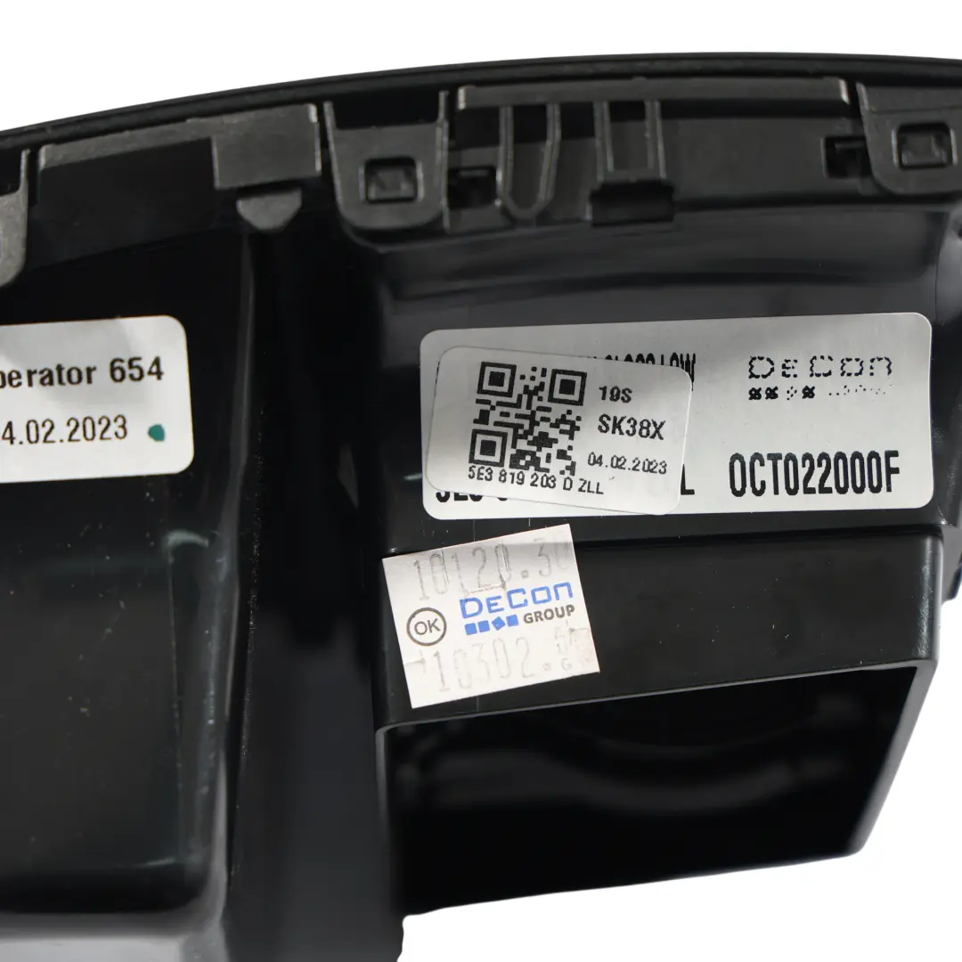 Skoda Octavia IV Hintere Mittelkonsole Frischluftzufuhrgitter Düse - SKU 5E3819203D - Teilenummer 5E3819203D