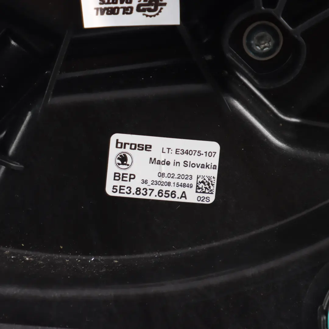 Window Regulator Front Right O/S 5Q0959802A to Skoda Octavia VR Motor with Part number 5E3837656A Skoda Octavia VR Motor Window Regulator Front Right O/S 5Q0959802A - SKU 5E3837656A - Part number 5E3837656A