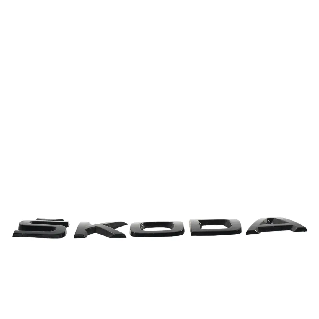 Lettrage Du Hayon Arrière pour Skoda Octavia IV Logo à propos du numéro de pièce 5E3853687N Skoda Octavia IV Logo Lettrage Du Hayon Arrière - SKU 5E3853687N - Numéro de pièce 5E3853687N