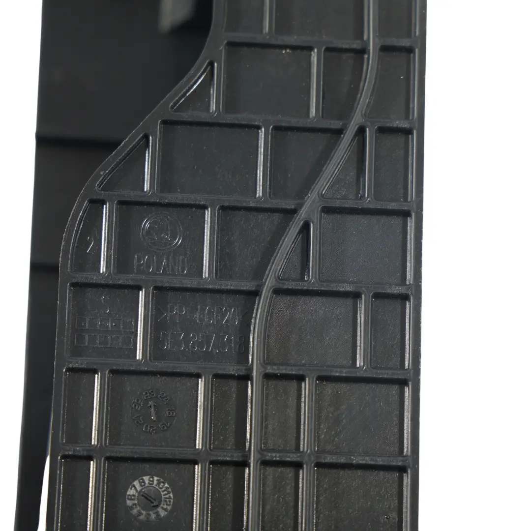 Mk4 VRS Soporte Montaje Radio GPS Navegador para Skoda Octavia con número de pieza 5E3857318 Skoda Octavia Mk4 VRS Soporte Montaje Radio GPS Navegador - SKU 5E3857318 - Número de pieza 5E3857318