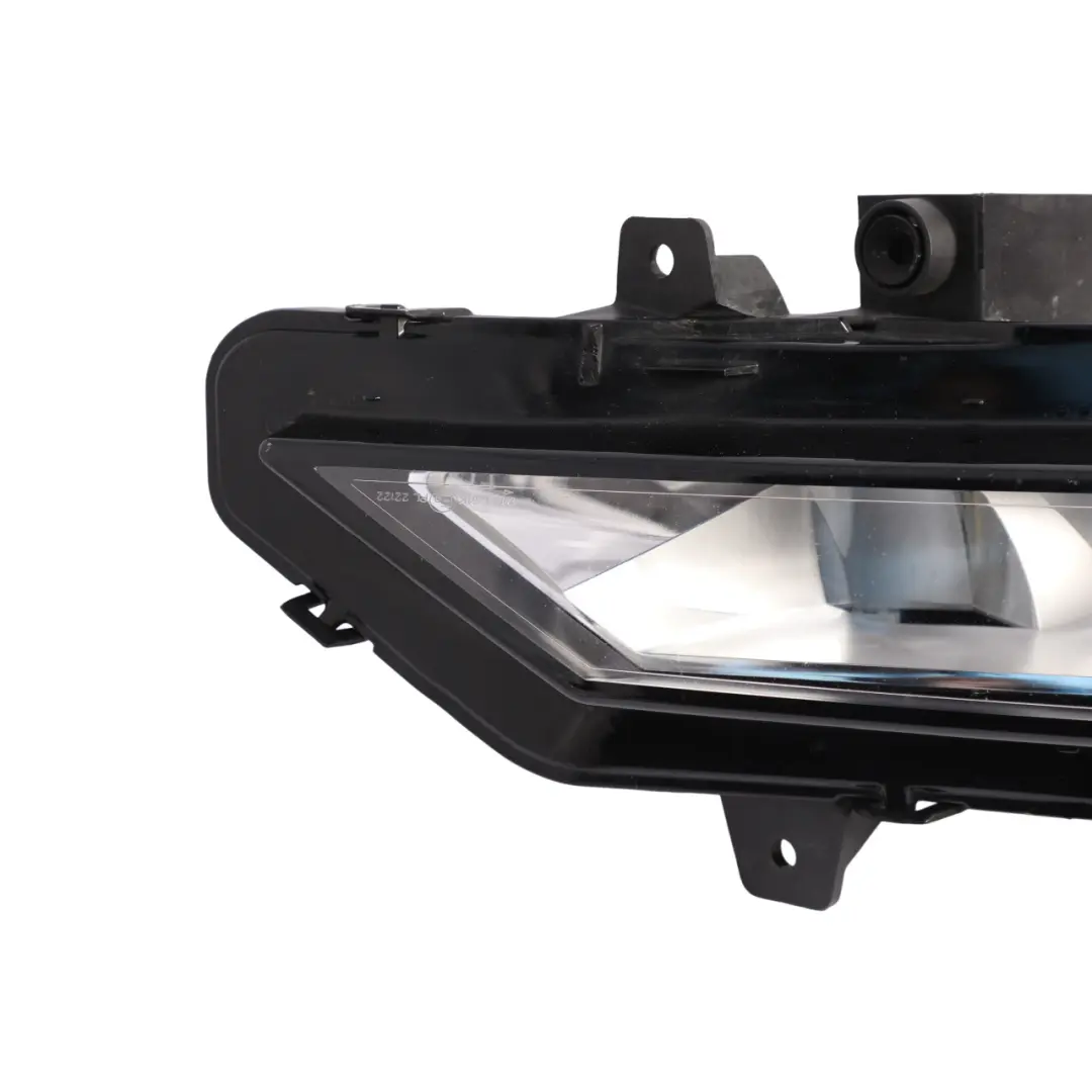 Mk4 Front Bumper Fog Light Lamp LED Right O/S to Skoda Octavia with Part number 5E3941700A Skoda Octavia Mk4 Front Bumper Fog Light Lamp LED Right O/S - SKU 5E3941700A - Part number 5E3941700A