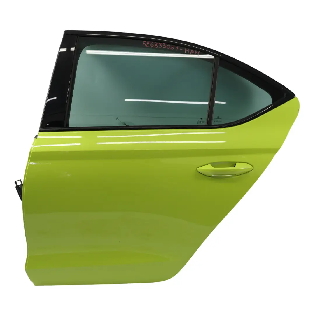 Skoda Octavia Mk4 Berline Porte Arrière Gauche Revêtement Vert Mamba G6E - SKU 5E6833051-MAM - Numéro de pièce 5E6833051