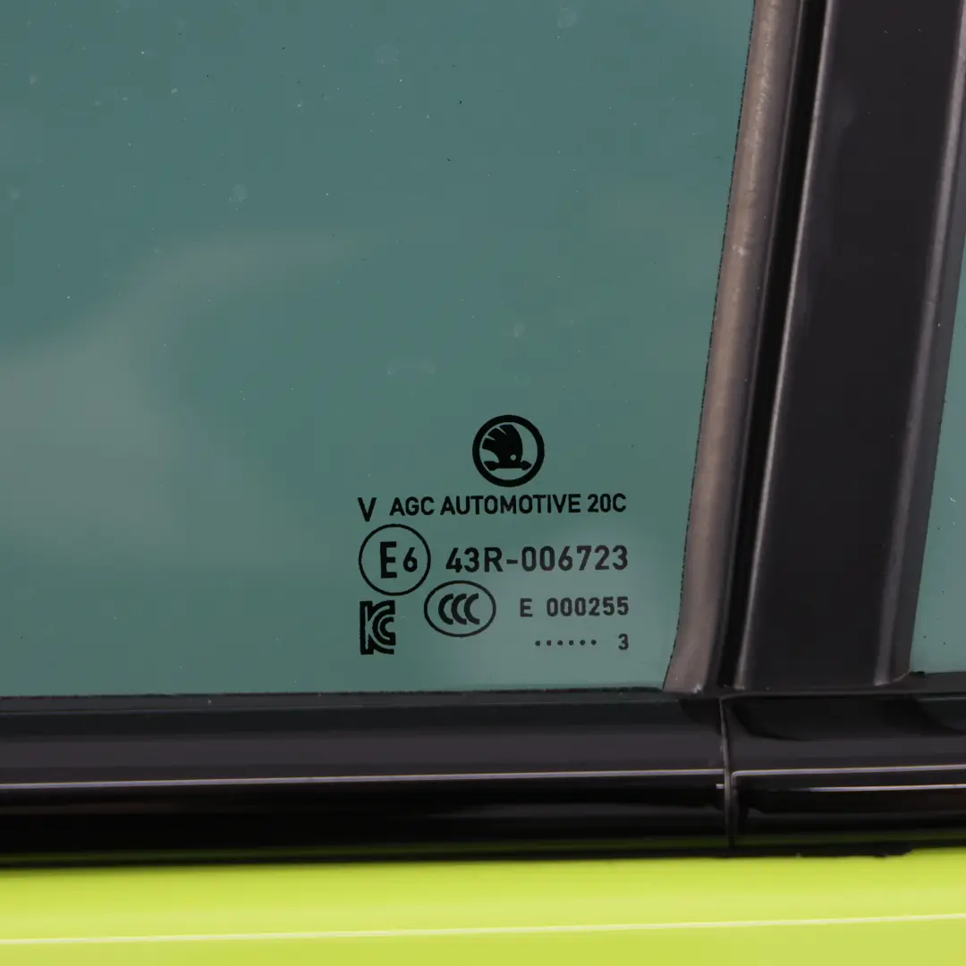 Skoda Octavia Mk4 Limousine Tür Hinten Links Verkleidung Mamba Grün G6E - SKU 5E6833051-MAM - Teilenummer 5E6833051