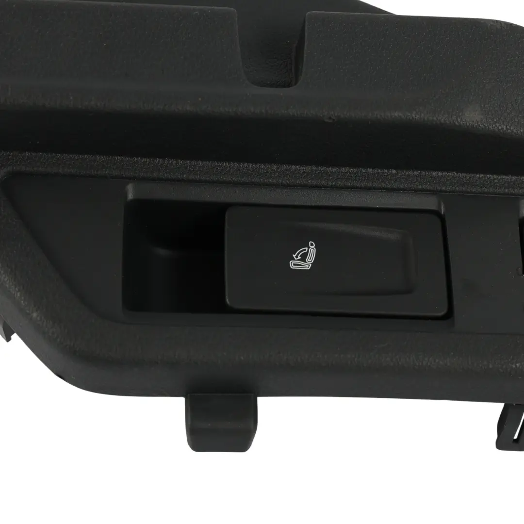 Embellecedor Soporte Lateral Maletero Trasero Derecho para Skoda Octavia VR con número de pieza 5E6867762 Skoda Octavia VR Embellecedor Soporte Lateral Maletero Trasero Derecho - SKU 5E6867762 - Número de pieza 5E6867762