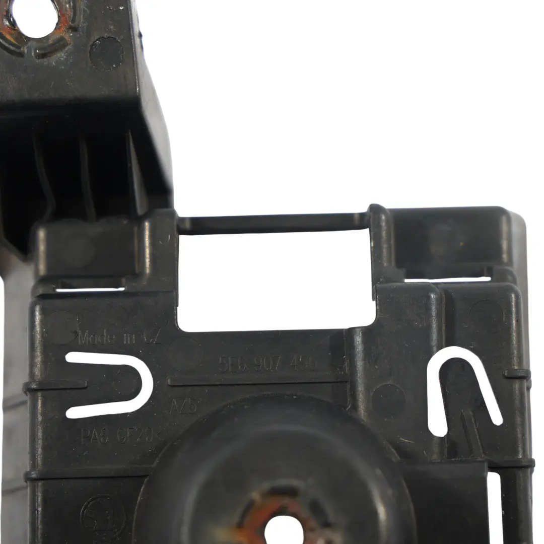 Mk4 Lane Change Assist Module Mount Bracket Right O/S to Skoda Octavia with Part number 5E6907458 Skoda Octavia Mk4 Lane Change Assist Module Mount Bracket Right O/S - SKU 5E6907456 - Part number 5E6907458