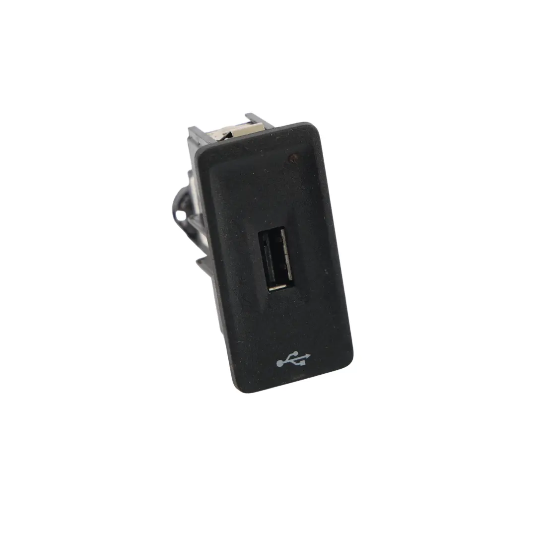 Prise De Connexion USB pour Volkswagen Golf Mk7 à propos du numéro de pièce 5G0035222K Volkswagen Golf Mk7 Prise De Connexion USB - SKU 5G0035222K - Numéro de pièce 5G0035222K