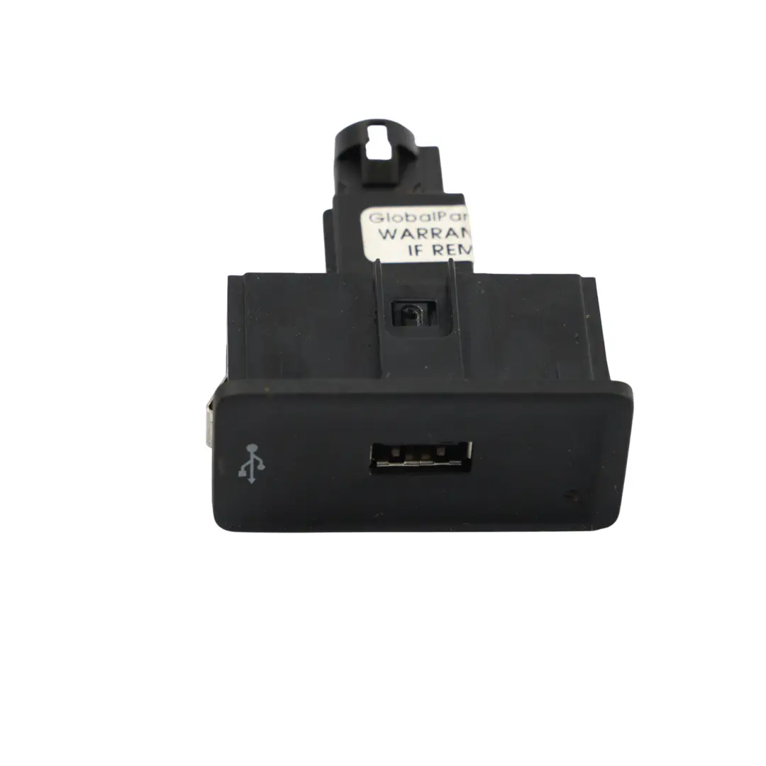 USB Anschluss Buchse Port Steckdose für Volkswagen Golf Mk7 mit Teilenummer 5G0035222K Volkswagen Golf Mk7 USB Anschluss Buchse Port Steckdose - SKU 5G0035222K - Teilenummer 5G0035222K