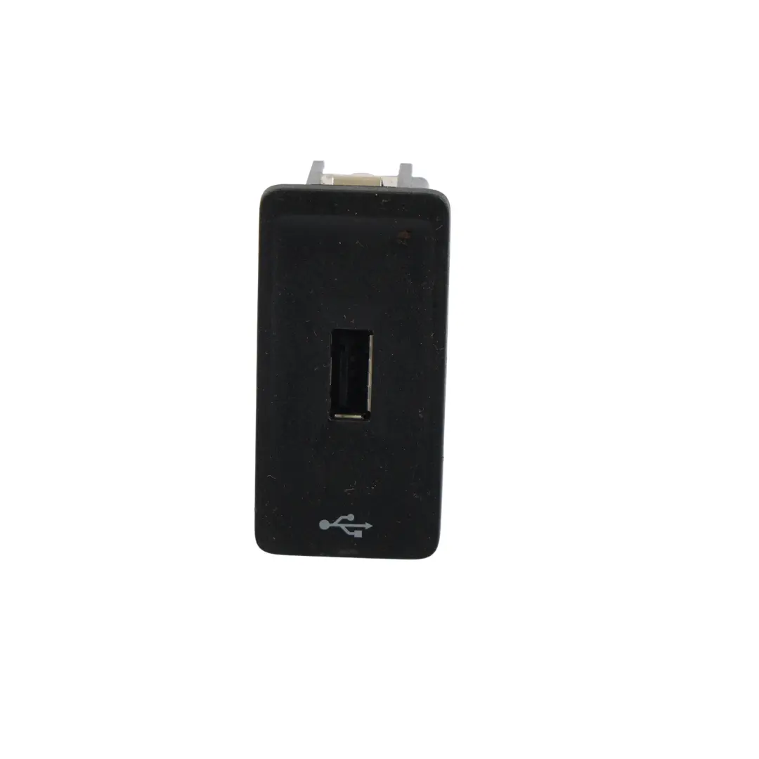 USB Connection Socket Port Outlet to Volkswagen Golf Mk7 with Part number 5G0035222K Volkswagen Golf Mk7 USB Connection Socket Port Outlet - SKU 5G0035222K - Part number 5G0035222K