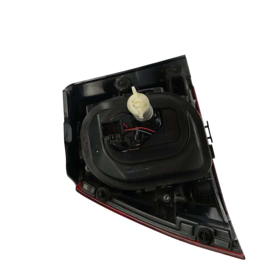 Fanale Posteriore Destro Esterno per VW Volkswagen Golf Mk7 con numero di parte 5G0945096M VW Volkswagen Golf Mk7 Fanale Posteriore Destro Esterno - SKU 5G0945096M - Numero di parte 5G0945096M