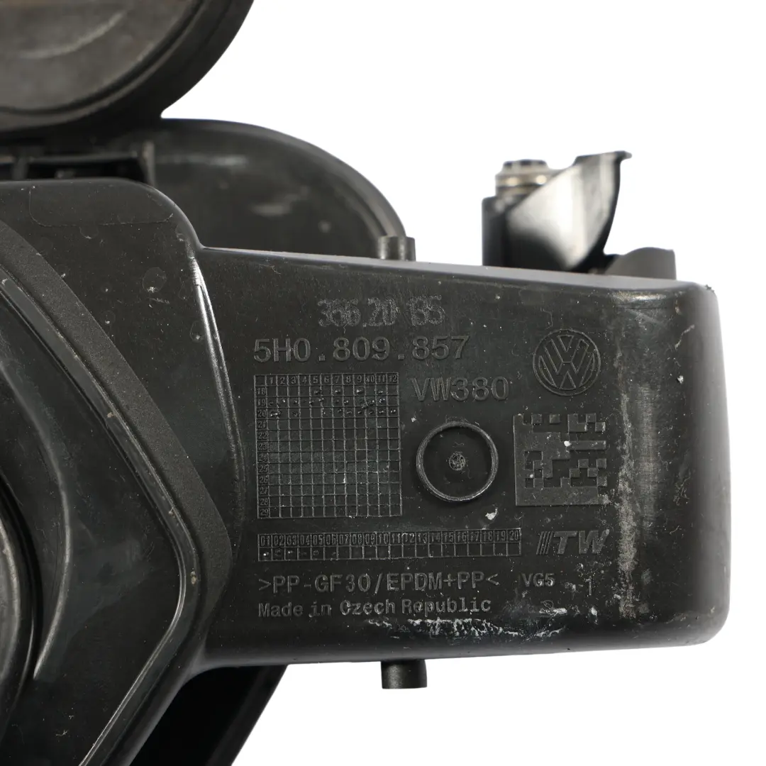 Mk8 Kraftstoff Klappe Abdeckung Träger für Volkswagen Golf mit Teilenummer 5H0809857 Volkswagen Golf Mk8 Kraftstoff Klappe Abdeckung Träger - SKU 5H0809857 - Teilenummer 5H0809857