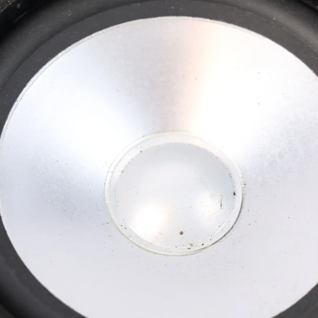 Altavoz Graves Trasero Izquierdo Derecho XQM500530 para Land Rover Discovery 3 L319 con número de pieza 5H22-70451-NB Land Rover Discovery 3 L319 Altavoz Graves Trasero Izquierdo Derecho XQM500530 - SKU 5H22-70451-NB - Número de pieza 5H22-70451-NB