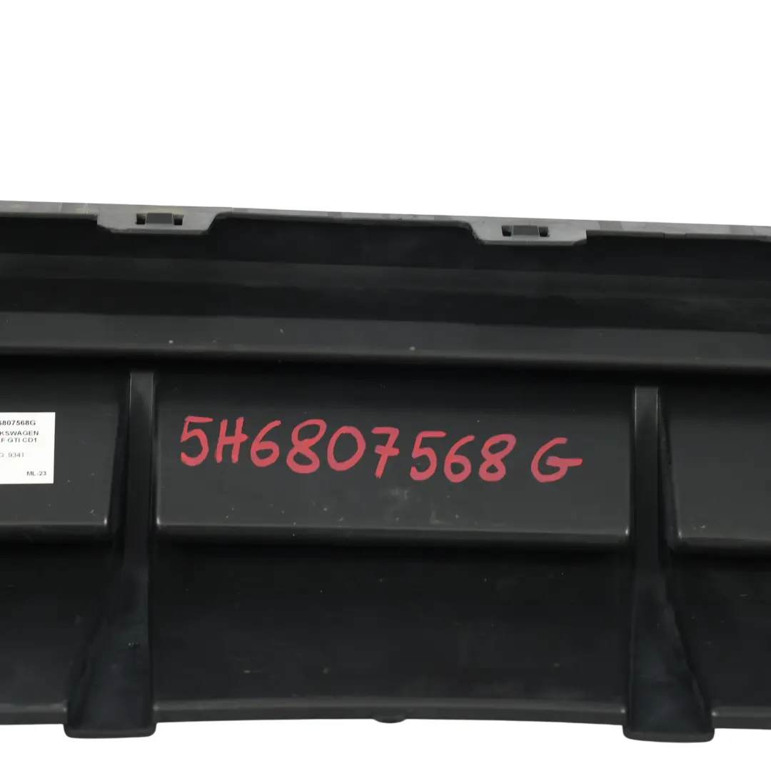 Copertura Diffusore Inferiore Paraurti Posteriore per VW Golf VIII GTI con numero di parte 5H6807568G VW Golf VIII GTI Copertura Diffusore Inferiore Paraurti Posteriore - SKU 5H6807568G - Numero di parte 5H6807568G