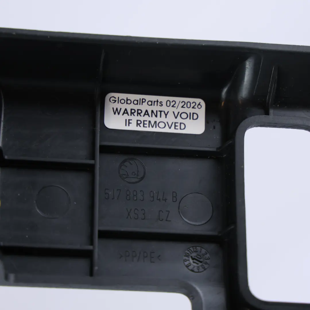 Bucket Seat Cover Panel Trim Black Right O/S to Skoda Yeti 5L Rear with Part number 5J7883944B Skoda Yeti 5L Rear Bucket Seat Cover Panel Trim Black Right O/S - SKU 5J7883944B - Part number 5J7883944B