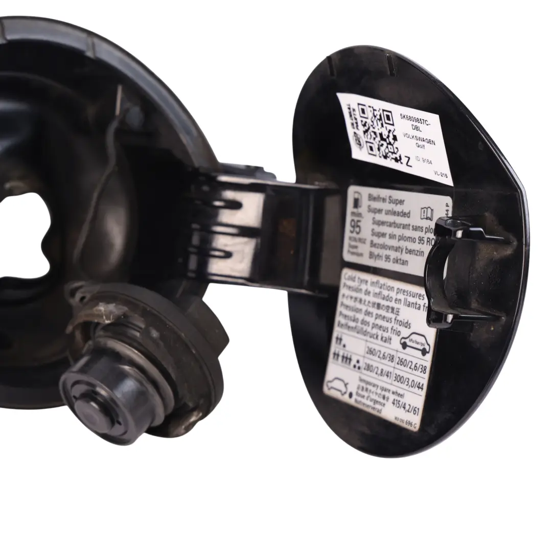 Mk6 5K Coperchio Sportello Carburante Nero Profondo - C9X per VW Volkswagen Golf con numero di parte 5K6809857C VW Volkswagen Golf Mk6 5K Coperchio Sportello Carburante Nero Profondo - C9X - SKU 5K6809857C-DBL - Numero di parte 5K6809857C