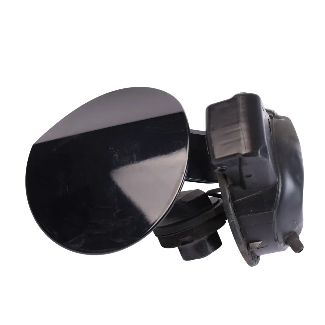 Mk6 5K Osłona Klapka Wlewu Paliwa Deep Black Czarny - C9X do Volkswagen Golf o numerze 5K6809857C Volkswagen Golf Mk6 5K Osłona Klapka Wlewu Paliwa Deep Black Czarny - C9X - SKU 5K6809857C-DBL - Numer Części 5K6809857C