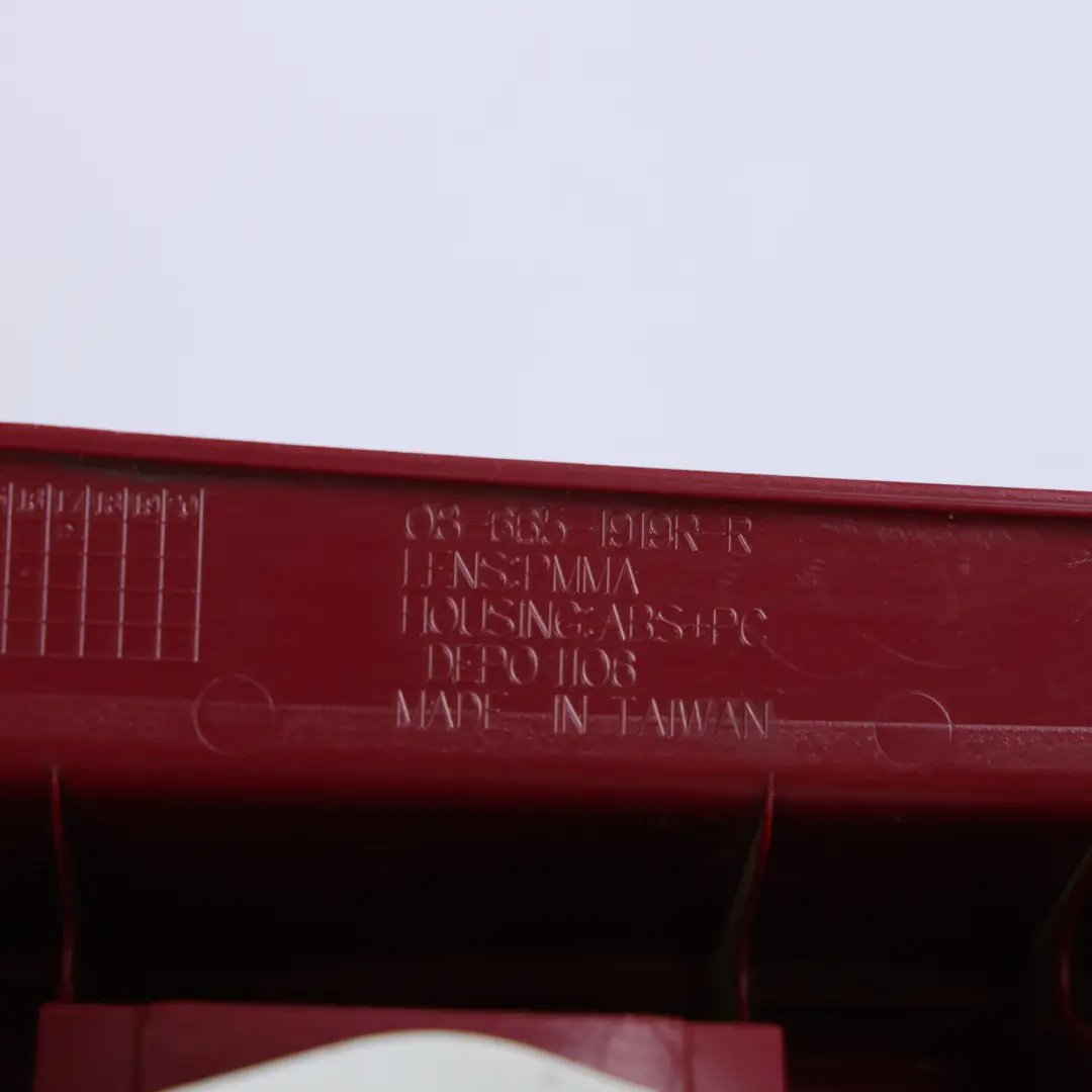 Taillight Lamp Light Outdoor Taiwan Right O/S to Skoda Yeti 5L Rear with Part number 5L0945112 Skoda Yeti 5L Rear Taillight Lamp Light Outdoor Taiwan Right O/S - SKU 5L0945112-TAIWAN - Part number 5L0945112