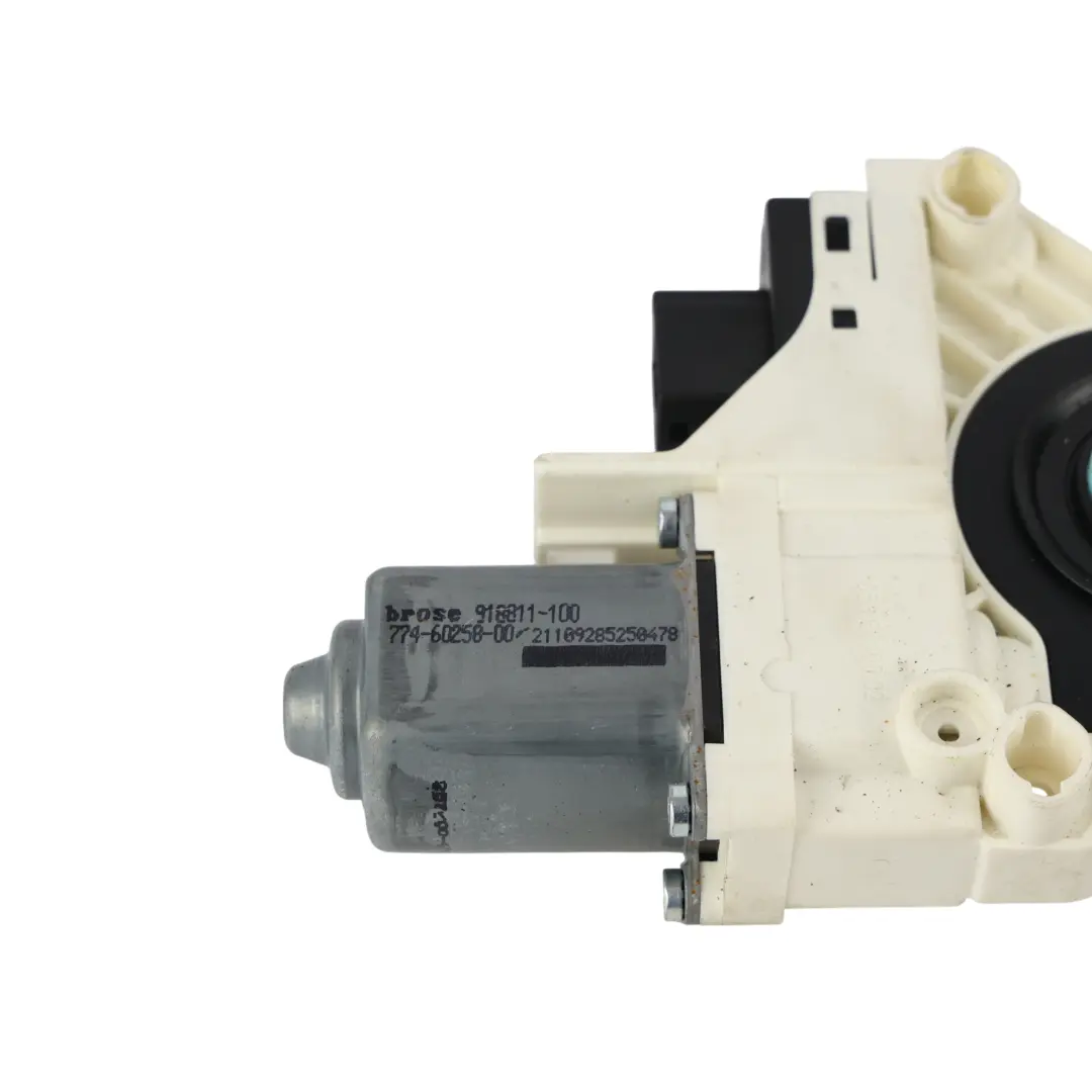 Silnik Podnośnika Szyby Prawy Tył do Skoda Yeti 5L o numerze 5L0959812 Skoda Yeti 5L Silnik Podnośnika Szyby Prawy Tył - SKU 5L0959812 - Numer Części 5L0959812