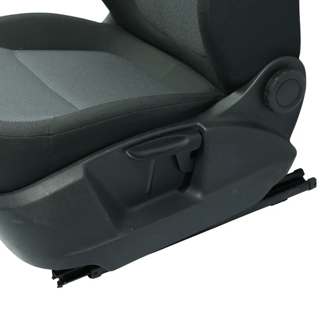 Vordersitz Innenraum Stoff Links für Skoda Yeti 5L mit Teilenummer 5L6881021A Skoda Yeti 5L Vordersitz Innenraum Stoff Links - SKU 5L6881021A - Teilenummer 5L6881021A