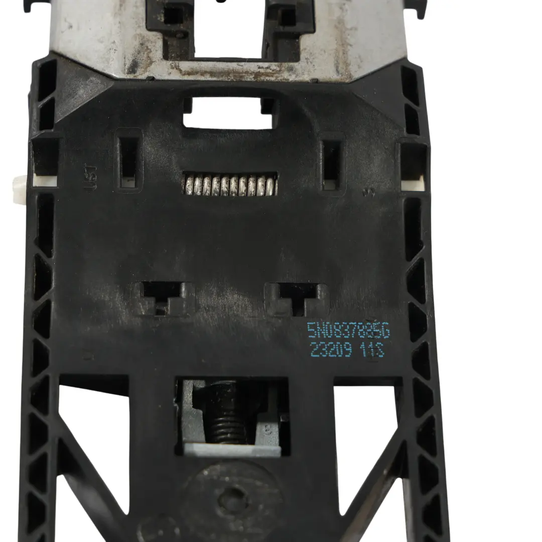 Volkswagen Golf Mk6 Piastra Montaggio Maniglia Porta Lato Anteriore - SKU 5N0837885G - Numero di parte 5N0837885G