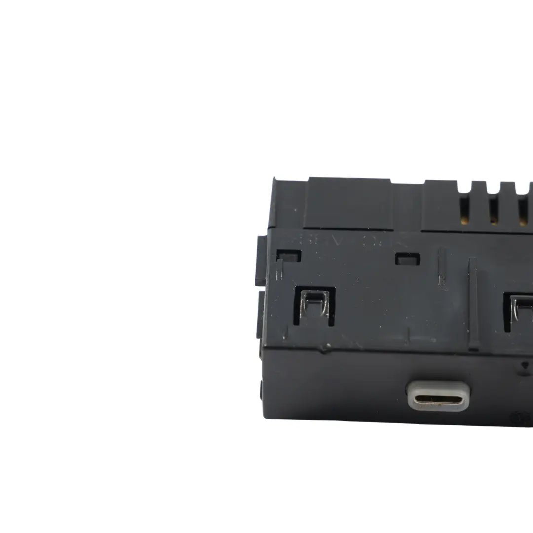 Skoda Octavia IV Ablage Verkleidung Mittelkonsole USB-C Ladebuchse - SKU 657035736A - Teilenummer 657035736A