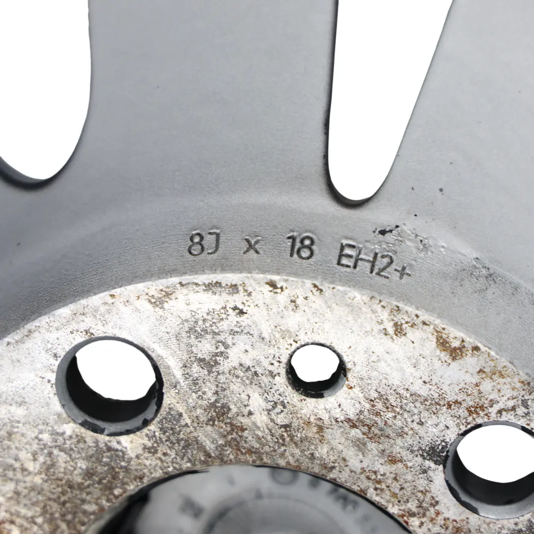 Argento Cerchio In Lega 18" 8J ET:20 Styling 247 per BMW E60 E61 con numero di parte 6777350 BMW E60 E61 Argento Cerchio In Lega 18" 8J ET:20 Styling 247 - SKU 6777350-1 - Numero di parte 6777350