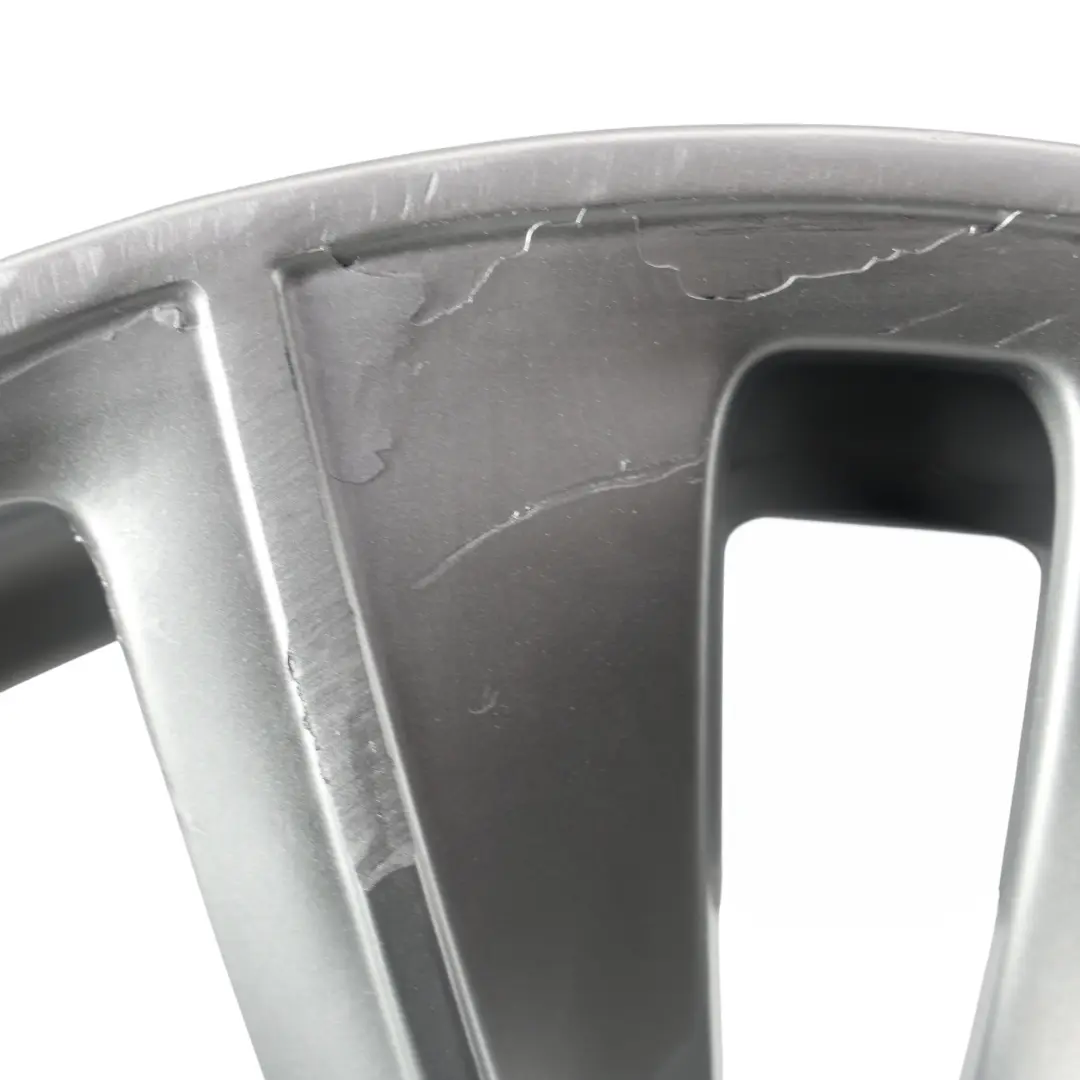 Srebrna Felga Aluminiowa 18" 8J ET:20 Styling 247 do BMW E60 E61 o numerze 6777350 BMW E60 E61 Srebrna Felga Aluminiowa 18" 8J ET:20 Styling 247 - SKU 6777350-1 - Numer Części 6777350