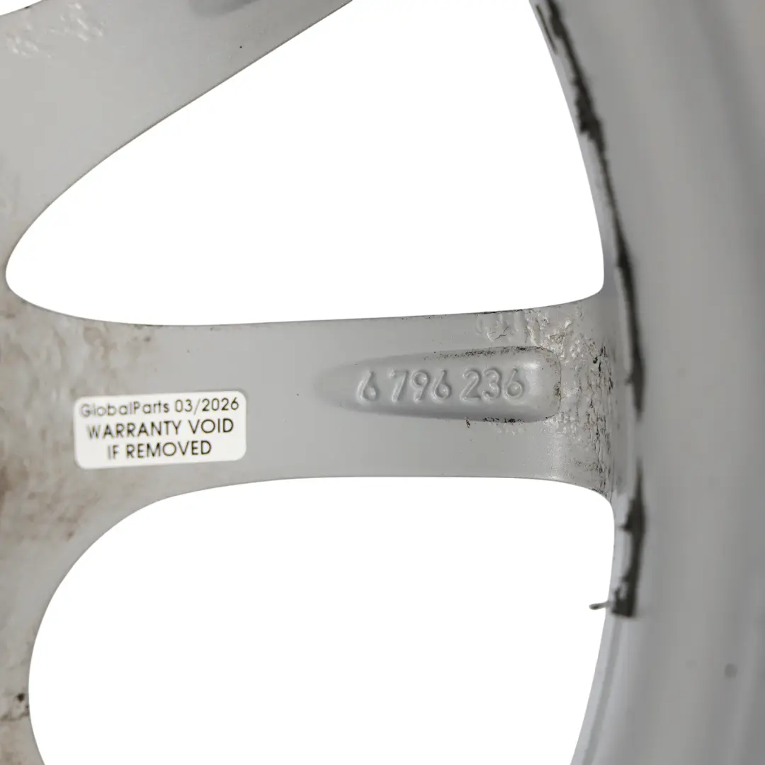 Silberne Leicht Metall Felge 16" 7J ET:31 V-Speiche 390 für BMW F30 F31 F36 mit Teilenummer 6796236 BMW F30 F31 F36 Silberne Leicht Metall Felge 16" 7J ET:31 V-Speiche 390 - SKU 6796236-1 - Teilenummer 6796236