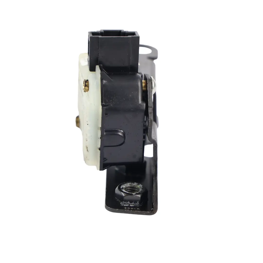 Actuador Pestillo Portón Trasero Inferior Izquierdo para Range Rover L322 con número de pieza 7016049 Range Rover L322 Actuador Pestillo Portón Trasero Inferior Izquierdo - SKU 7016049 - Número de pieza 7016049