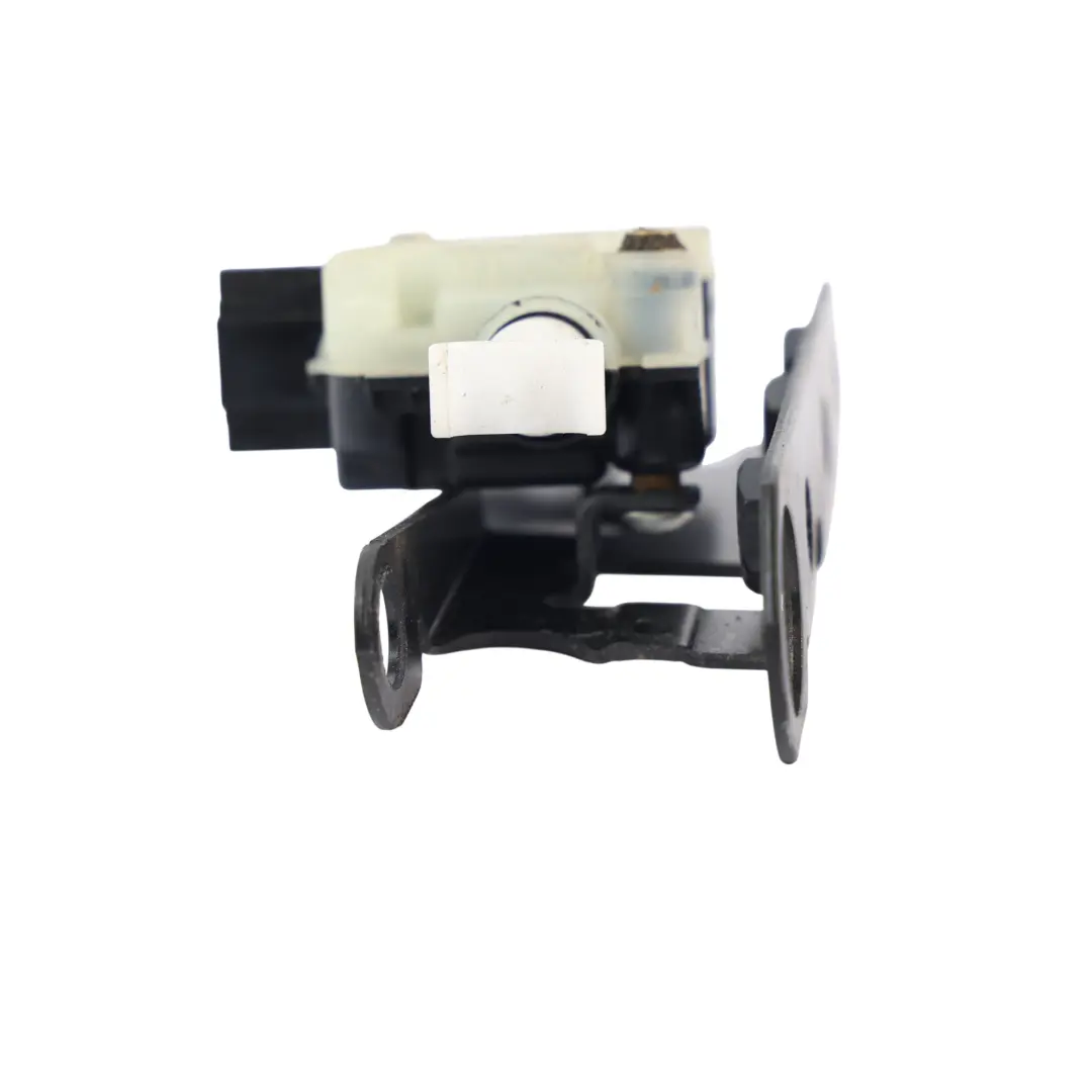 Zamek Klapy Bagażnika Lewy Dolny do Land Rover Range Rover L322 o numerze 7016049 Land Rover Range Rover L322 Zamek Klapy Bagażnika Lewy Dolny - SKU 7016049 - Numer Części 7016049