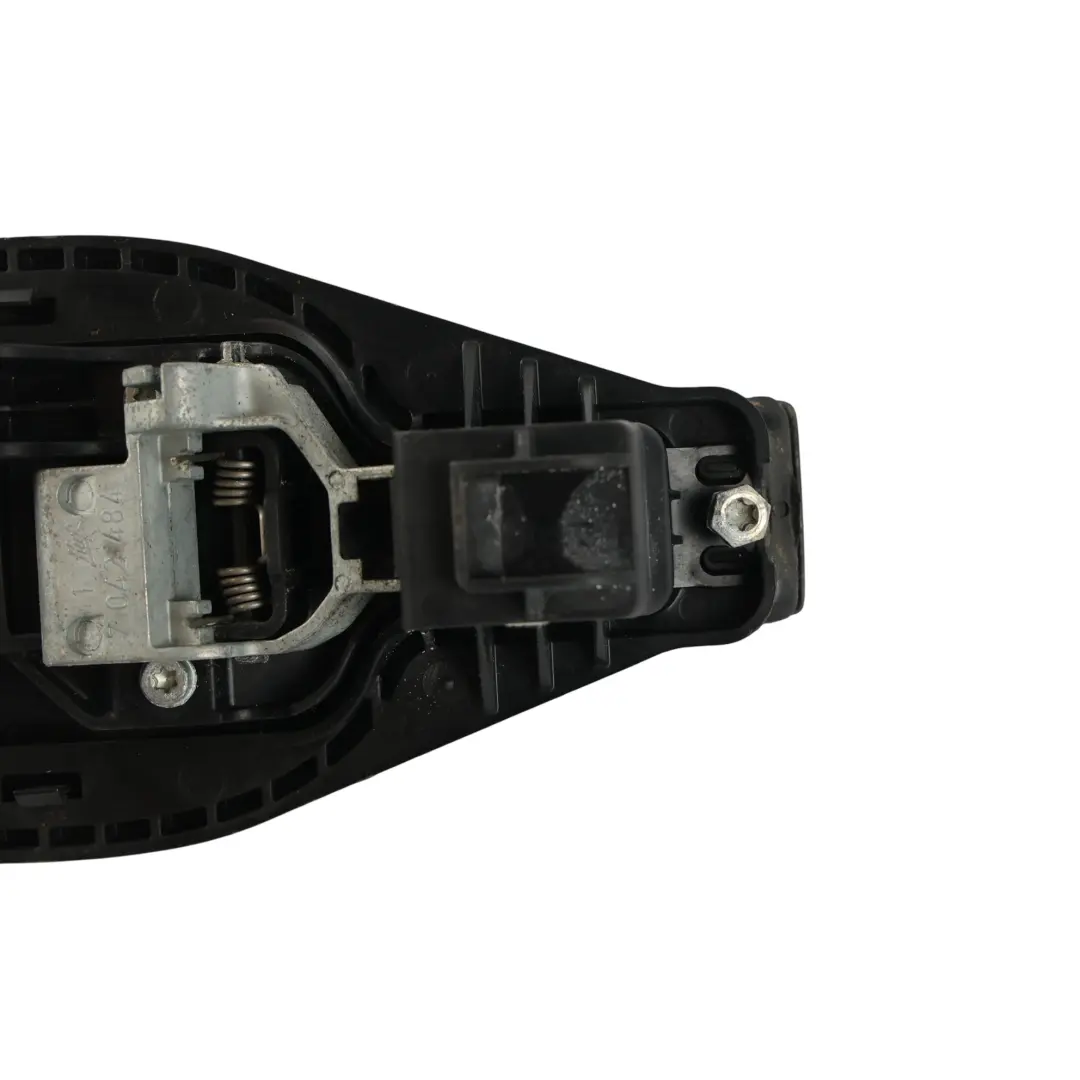 Klamka Zewnętrzna Drzwi Czarna Santorini - 820 do Range Rover L322 o numerze 7042484 Range Rover L322 Klamka Zewnętrzna Drzwi Czarna Santorini - 820 - SKU 7042484-SAB - Numer Części 7042484