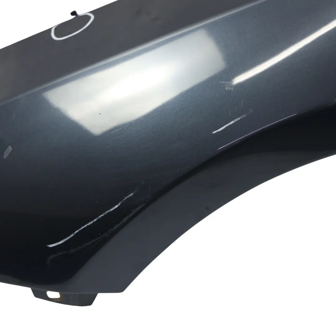 Pannello Laterale Alare Anteriore Sinistro Parafango Toledoblau - 482 per BMW Z4 E85 con numero di parte 7053327 BMW Z4 E85 Pannello Laterale Alare Anteriore Sinistro Parafango Toledoblau - 482 - SKU 7053327-TDB - Numero di parte 7053327