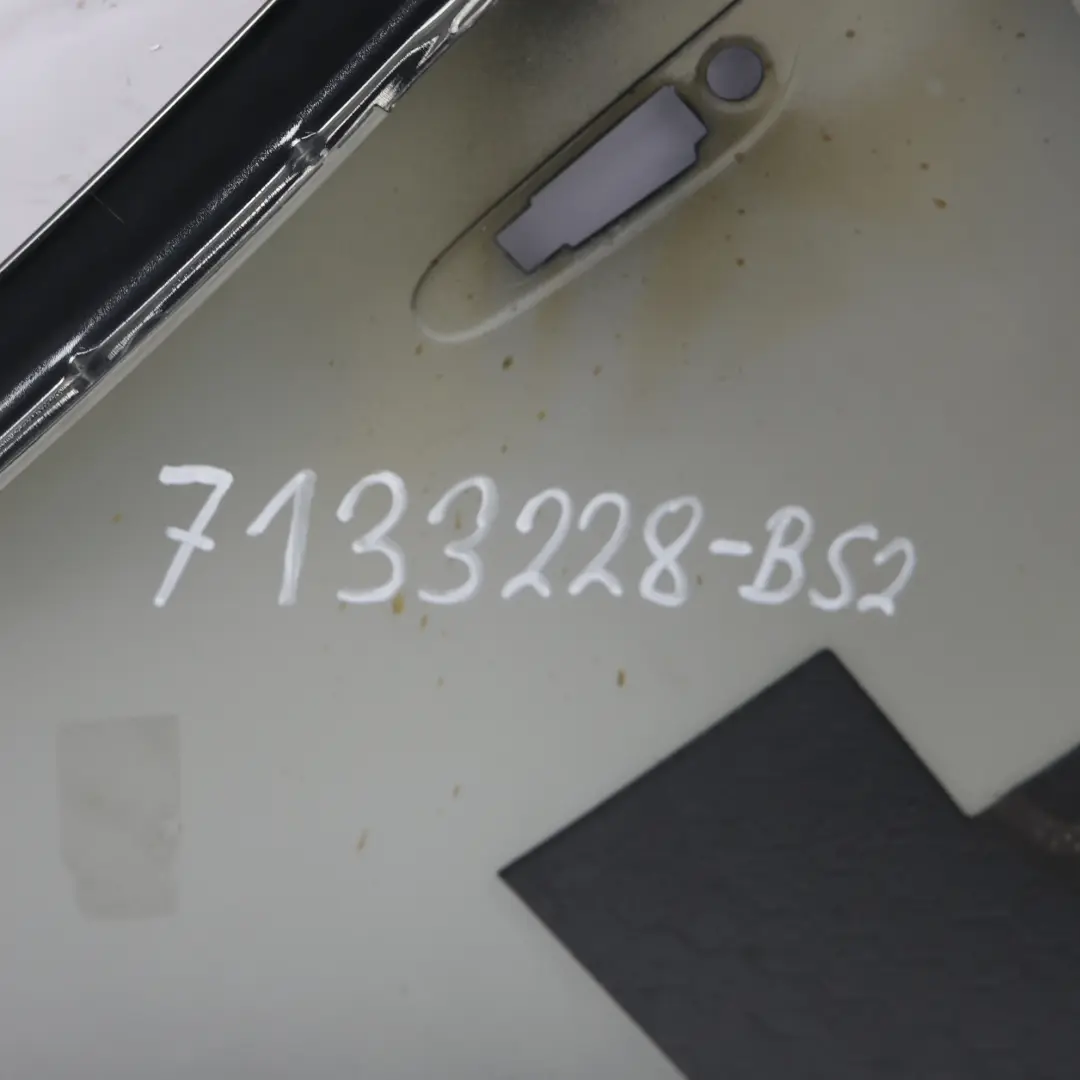 Pannello Laterale Parafango Anteriore Destra Nero Zaffiro - 475 per BMW E81 E87 con numero di parte 7133228 BMW E81 E87 Pannello Laterale Parafango Anteriore Destra Nero Zaffiro - 475 - SKU 7133228-BS2 - Numero di parte 7133228