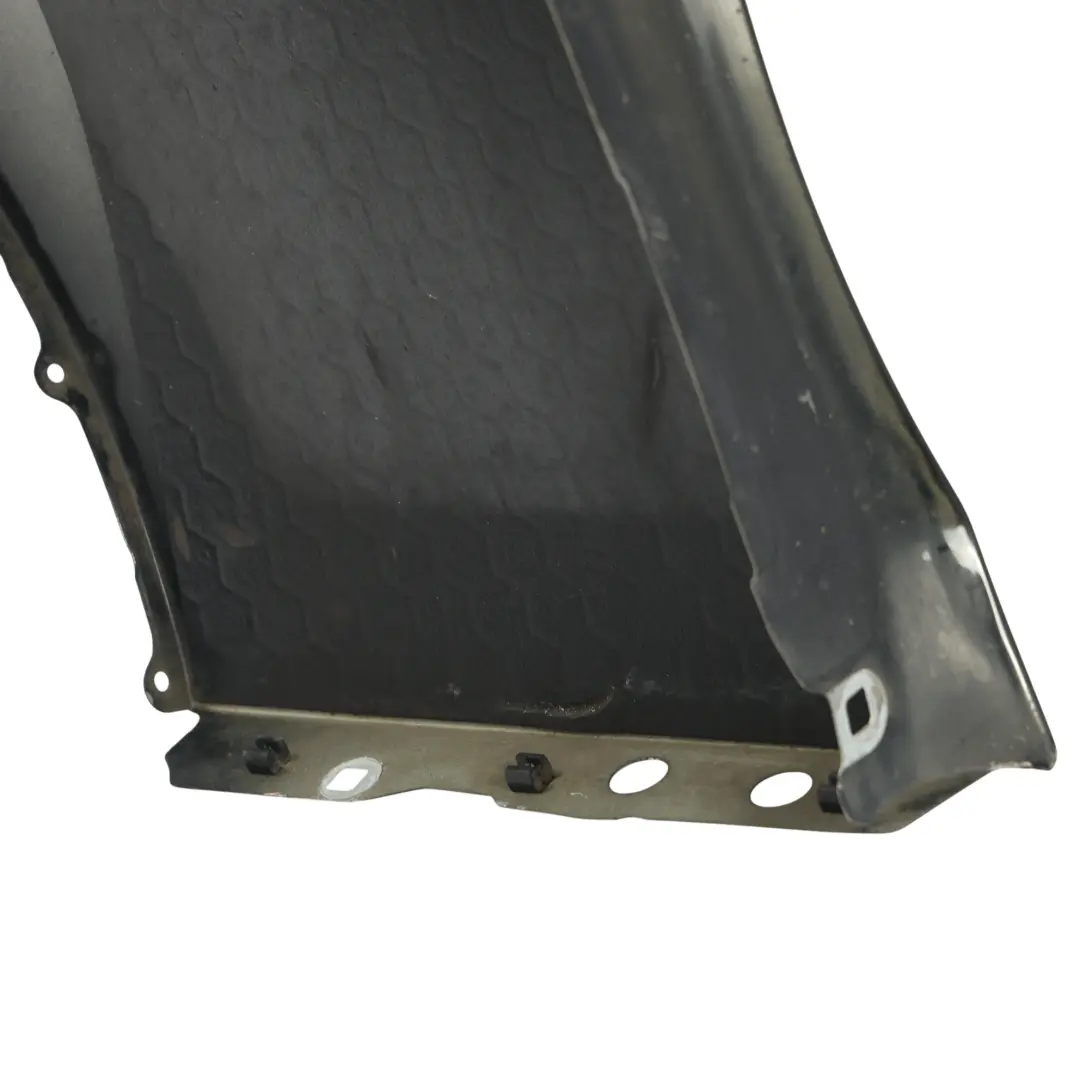 Pannello Laterale Parafango Anteriore Destra Nero Zaffiro - 475 per BMW E81 E87 con numero di parte 7133228 BMW E81 E87 Pannello Laterale Parafango Anteriore Destra Nero Zaffiro - 475 - SKU 7133228-BS2 - Numero di parte 7133228