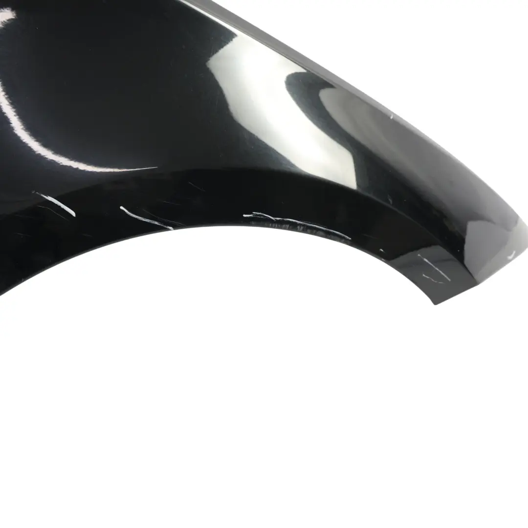 Panneau lateral Aile Fender a l'avant droite Black Sapphire Noir 475 pour BMW E81 E87 à propos du numéro de pièce 7133228 BMW E81 E87 Panneau lateral Aile Fender a l'avant droite Black Sapphire Noir 475 - SKU 7133228-BS2 - Numéro de pièce 7133228