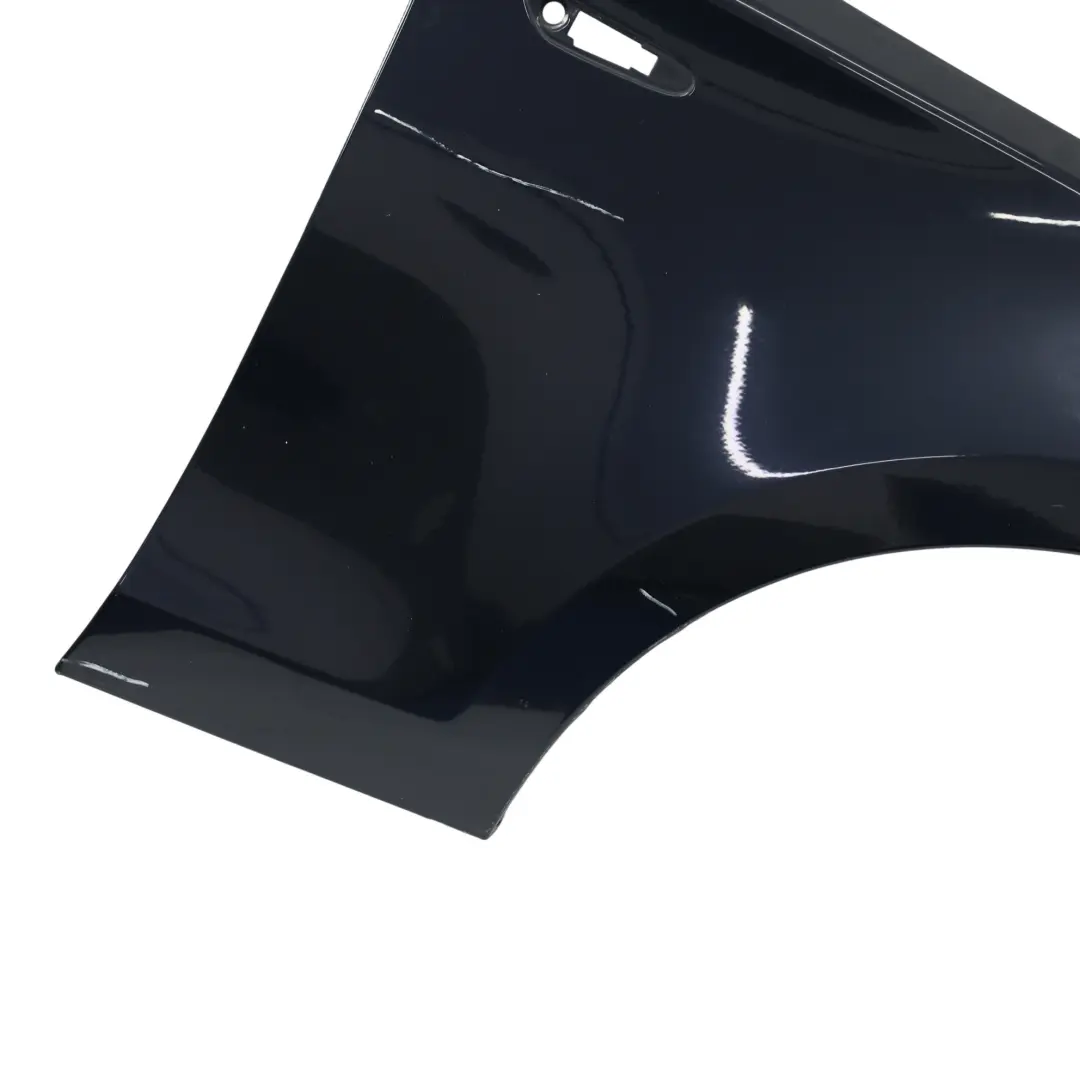 Seitenverkleidung vorne rechts Fender Monacoblau Blau - A35 für BMW E81 E87 mit Teilenummer 7133228 BMW E81 E87 Seitenverkleidung vorne rechts Fender Monacoblau Blau - A35 - SKU 7133228-MB1 - Teilenummer 7133228