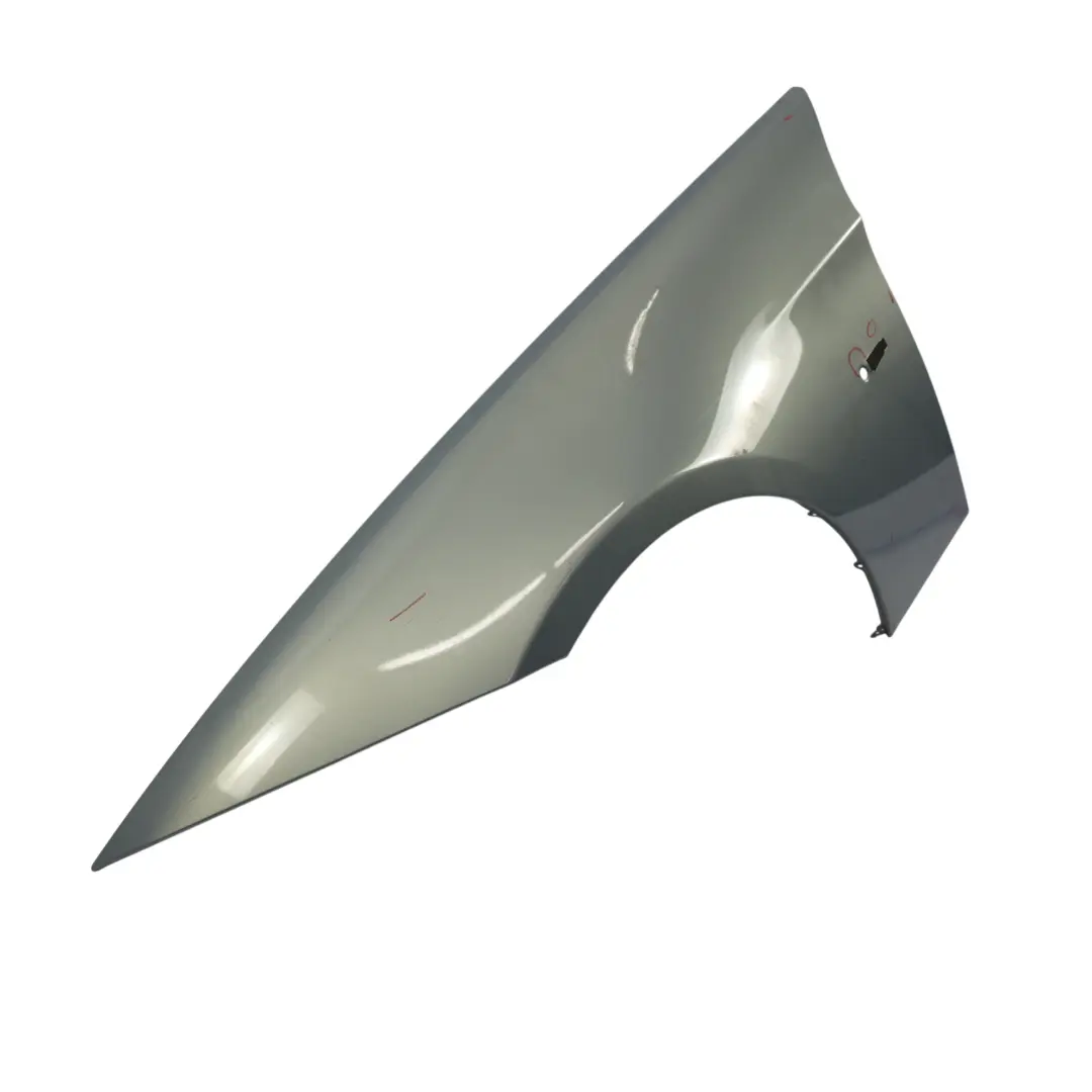 Pannello Laterale Parafango Anteriore Sinistro Arktis Metallic - A34 per BMW E90 E91 con numero di parte 7135679 BMW E90 E91 Pannello Laterale Parafango Anteriore Sinistro Arktis Metallic - A34 - SKU 7135679-AM - Numero di parte 7135679