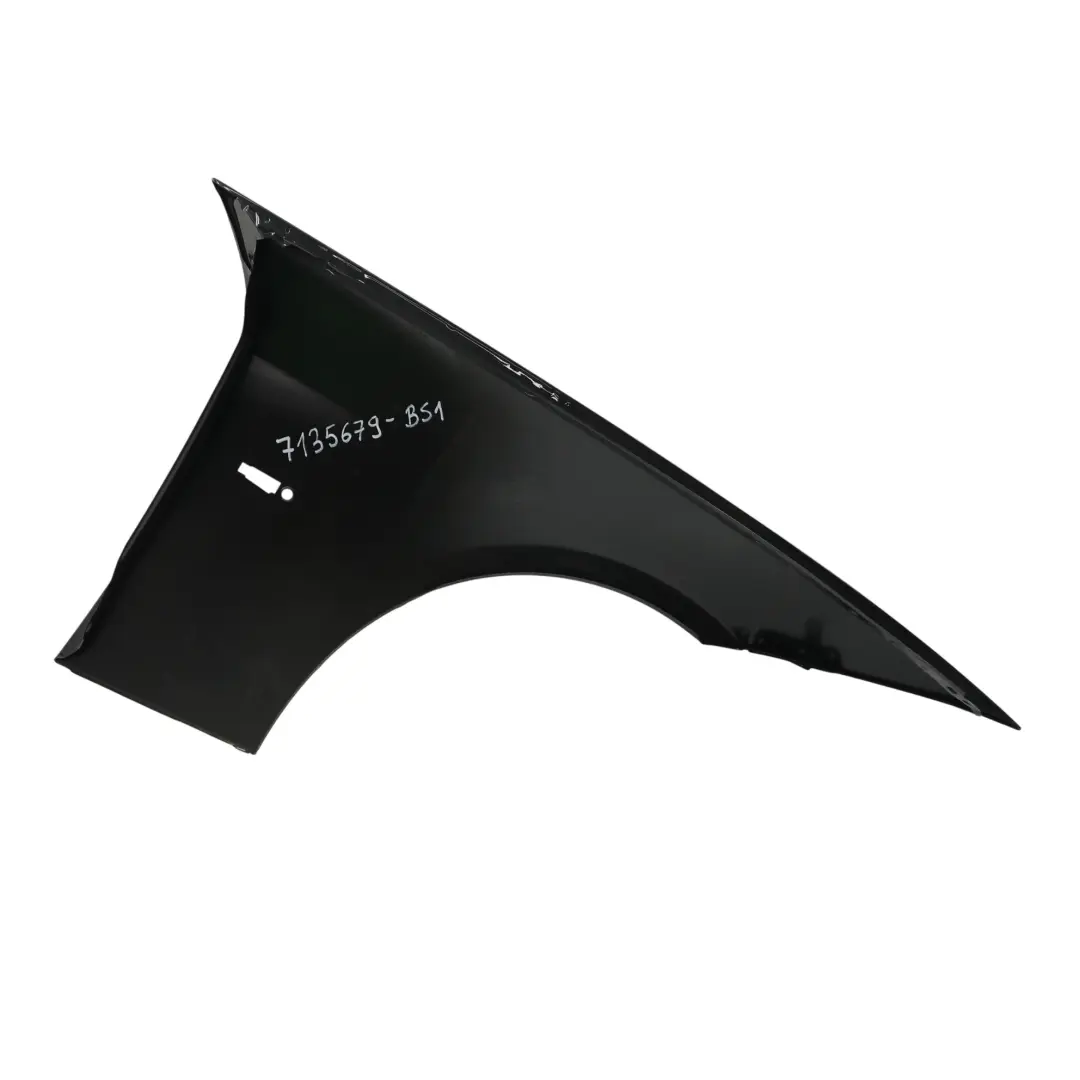 Panel Lateral Ala Delantera Izquierda Black Sapphire Negro 475 para BMW E90 E91 con número de pieza 7135679 BMW E90 E91 Panel Lateral Ala Delantera Izquierda Black Sapphire Negro 475 - SKU 7135679-BS1 - Número de pieza 7135679