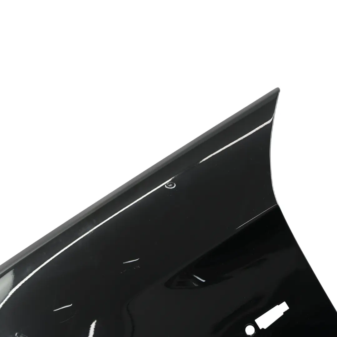 Panel Lateral Ala Delantera Izquierda Black Sapphire Negro 475 para BMW E90 E91 con número de pieza 7135679 BMW E90 E91 Panel Lateral Ala Delantera Izquierda Black Sapphire Negro 475 - SKU 7135679-BS1 - Número de pieza 7135679