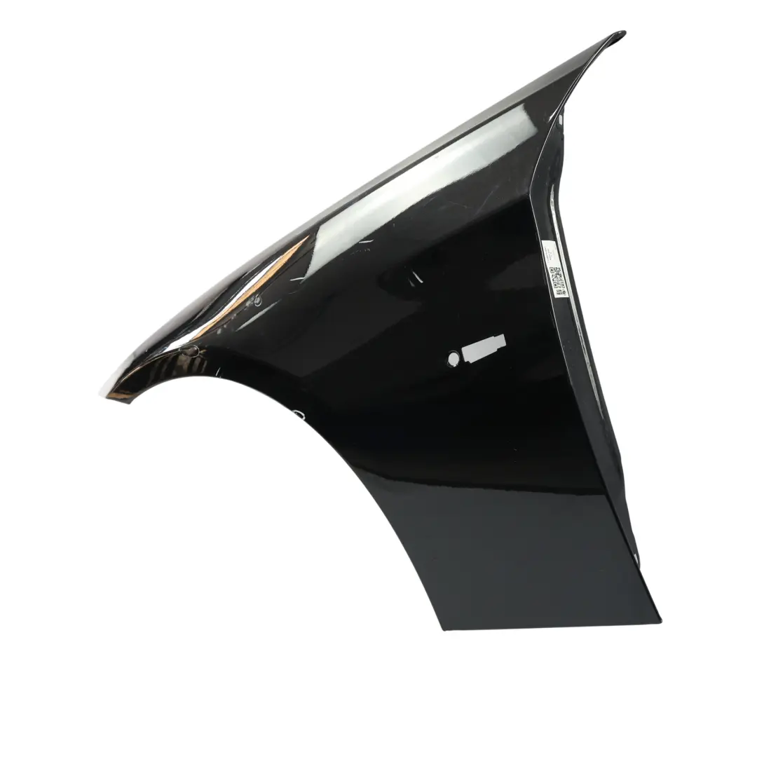 Błotnik Lewy Black Sapphire Czarny Metalik - 475 do BMW E90 E91 o numerze 7135679 BMW E90 E91 Błotnik Lewy Black Sapphire Czarny Metalik - 475 - SKU 7135679-BS1 - Numer Części 7135679