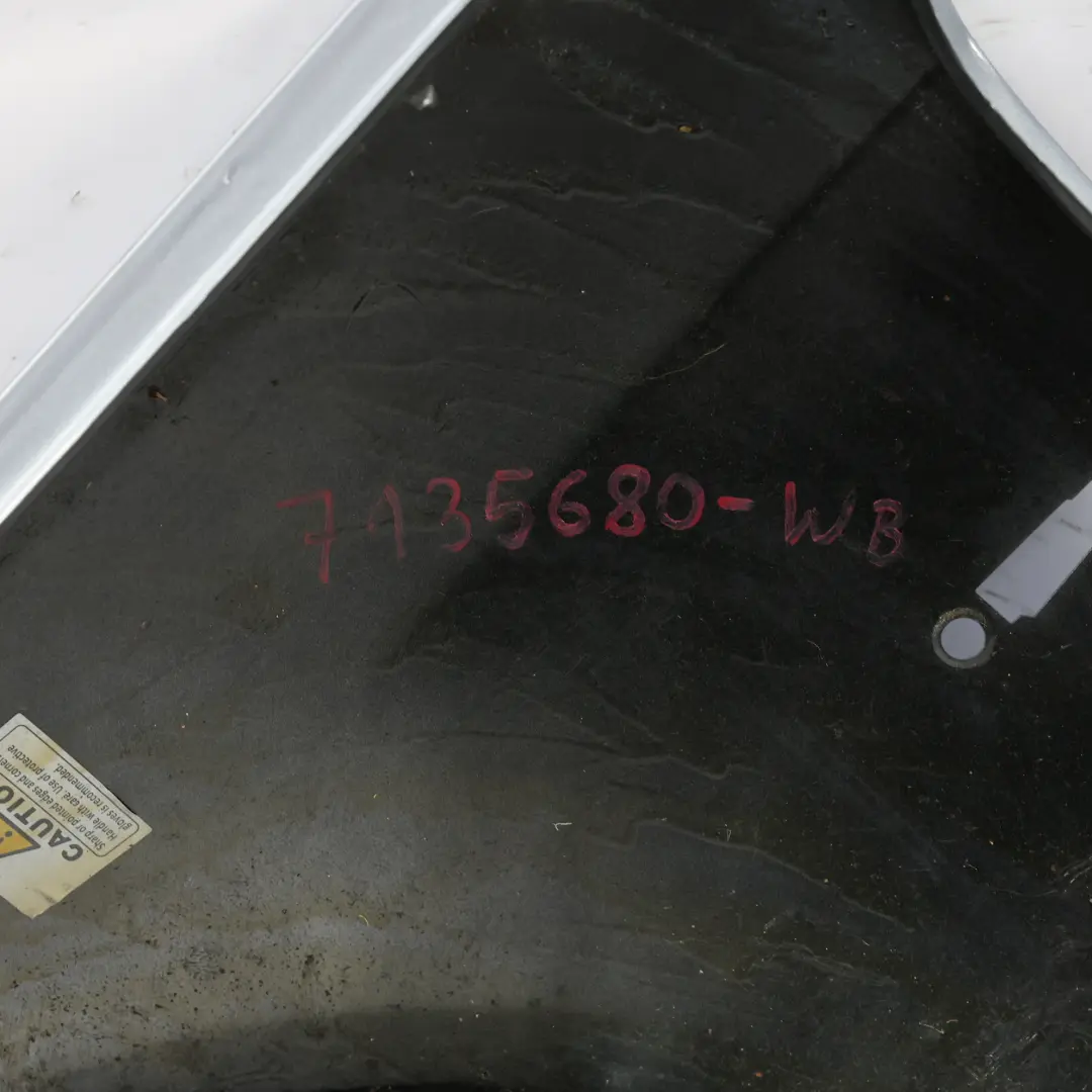 Błotnik Prawy Przedni Bluewater Niebieski Metalik - 896 do BMW E90 E91 o numerze 7135680 BMW E90 E91 Błotnik Prawy Przedni Bluewater Niebieski Metalik - 896 - SKU 7135680-WB - Numer Części 7135680