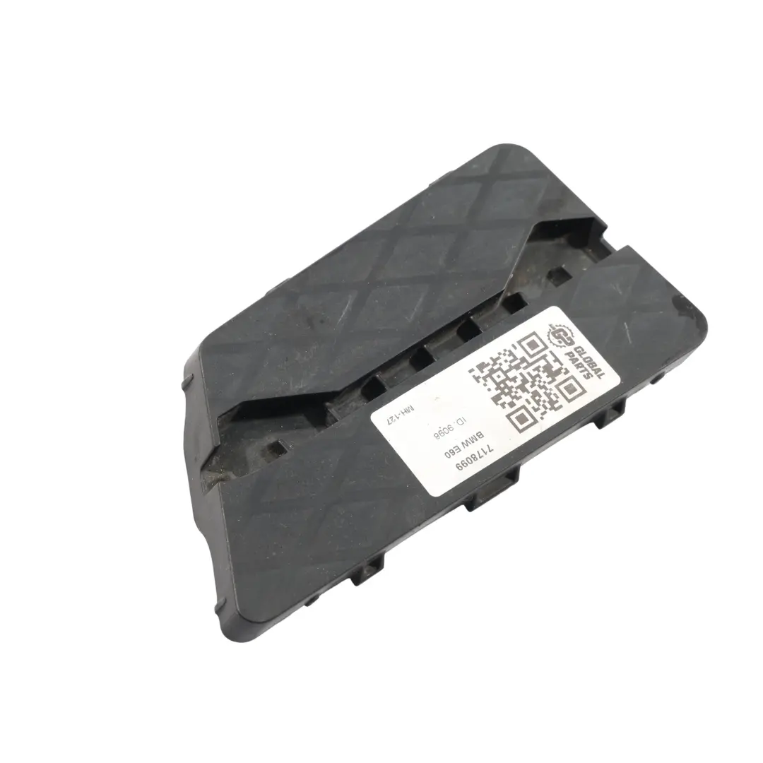 Zaślepka Kratki Atrapy Zderzaka Lewa do BMW E60 E61 LCI o numerze 7178099 BMW E60 E61 LCI Zaślepka Kratki Atrapy Zderzaka Lewa - SKU 7178099 - Numer Części 7178099