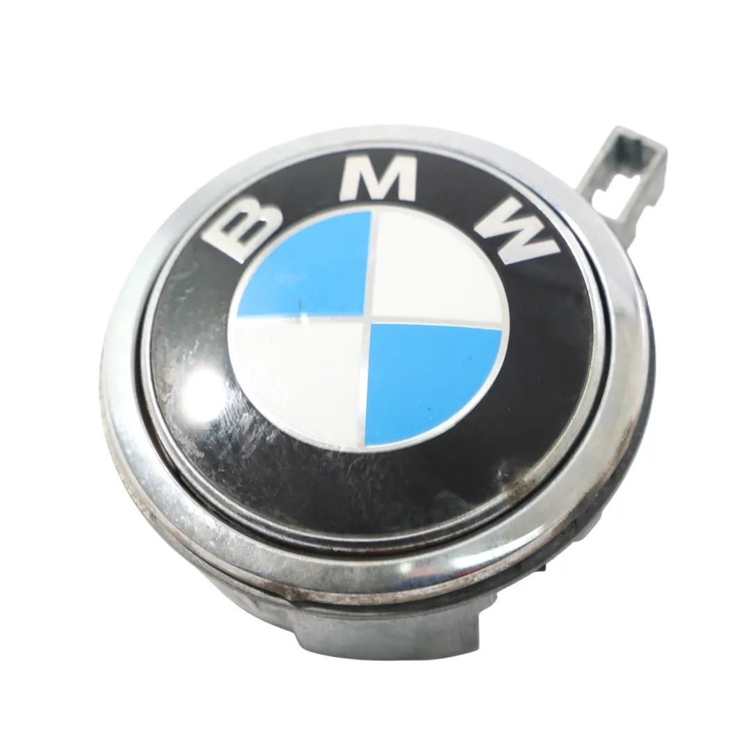 BMW E81 E87 LCI Emblemat Przycisk Klapy Bagażnika - SKU 7207933-10 - Numer Części 7207933